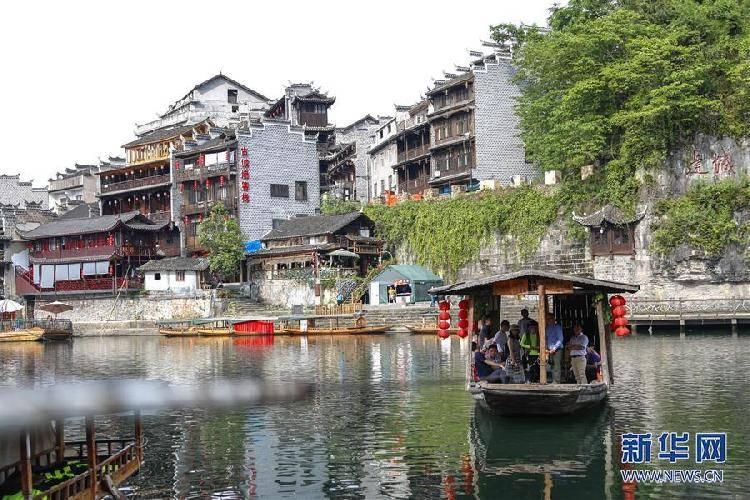 烟台黄渤海新区颁发百余辆别克汽车奖励区内高质量发展优秀企业